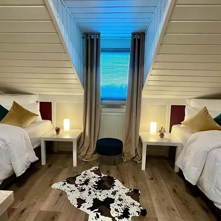 Luxurioeses, Renoviertes Haus Mit Garten, Gratis Wlan, Hund Willkommen 펜션